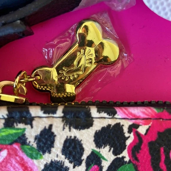 New! Betsey Johnson The Pet Set 3 Pieces: Crossbody Bag + Dog Collar + Waste Bag - Picture 7 of 11